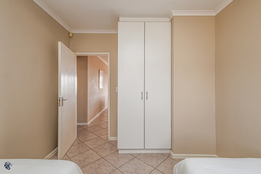 6 Bedroom Property for Sale in Middedorp Western Cape